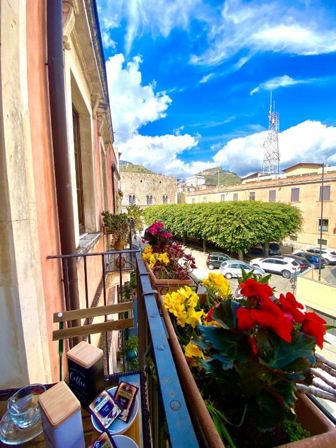 Caterina'S Charme Apartment タオルミーナ エクステリア 写真